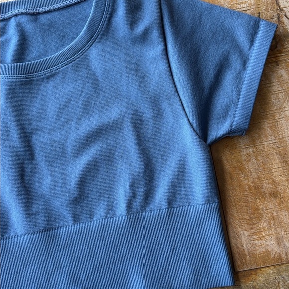 NWOT Aerie women’s cropped top size S - Picture 2 of 5